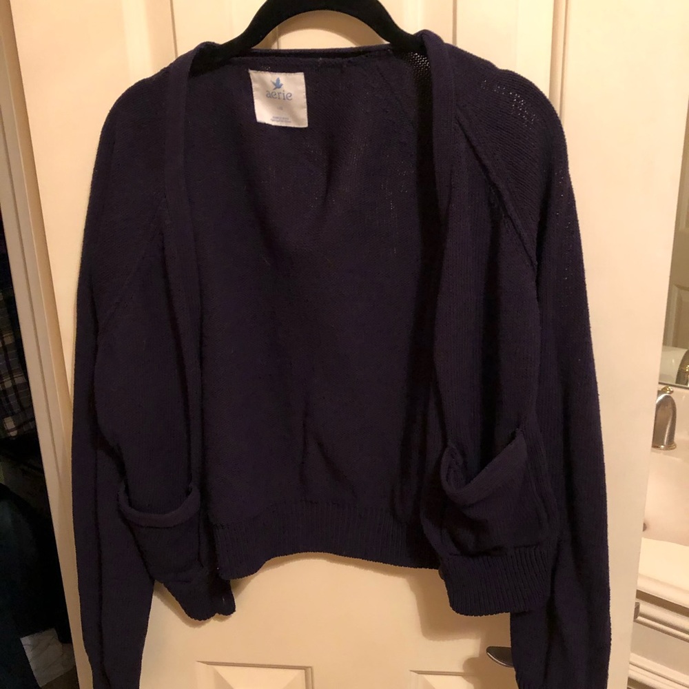 Aerie navy knit shrug. L